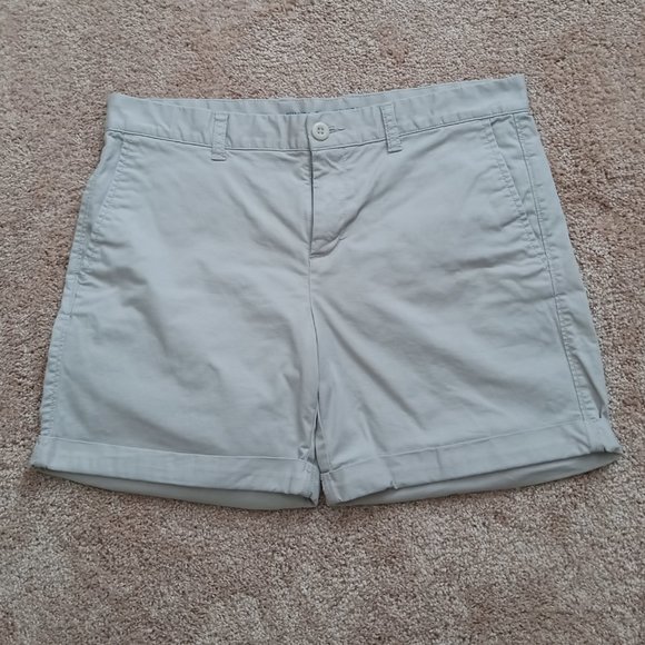 Khakis by GAP Girlfriend 6 Inch Shorts - Picture 1 of 7